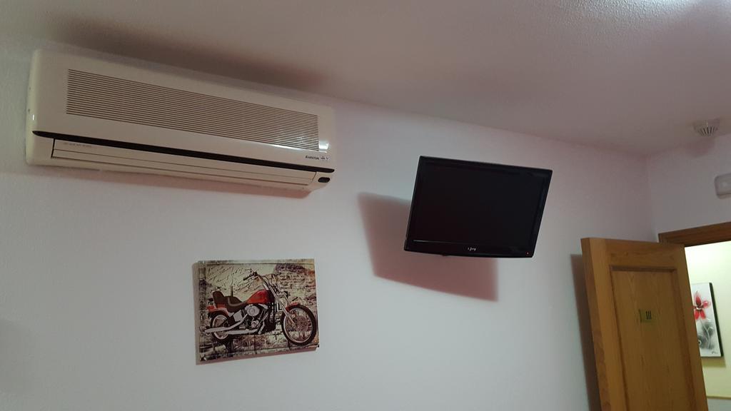 Hostal El Parque San Martín de la Vega Eksteriør billede