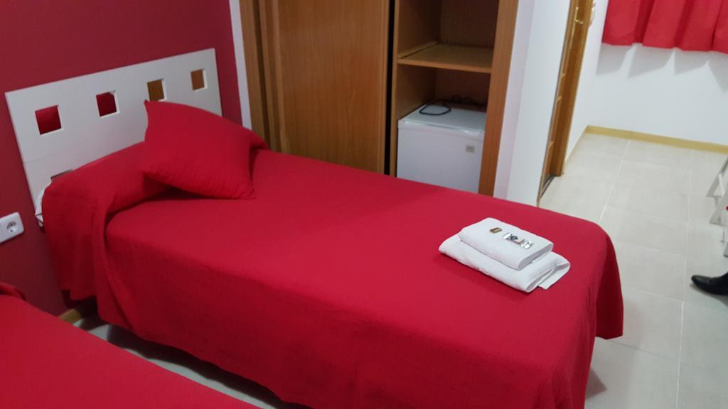 Hostal El Parque San Martín de la Vega Eksteriør billede