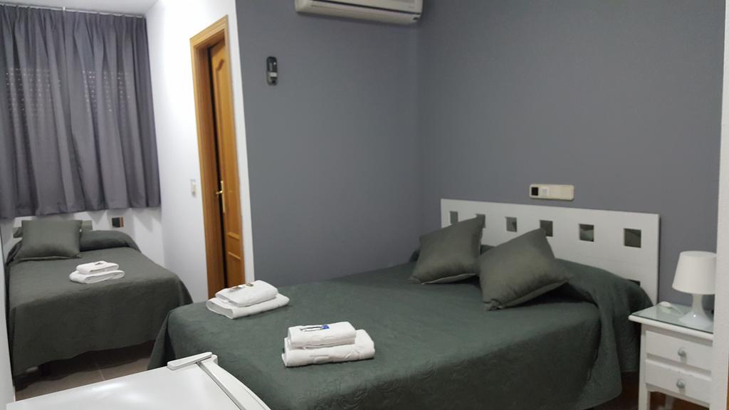 Hostal El Parque San Martín de la Vega Eksteriør billede