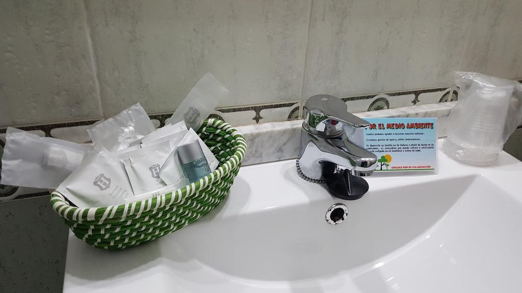 Hostal El Parque San Martín de la Vega Eksteriør billede