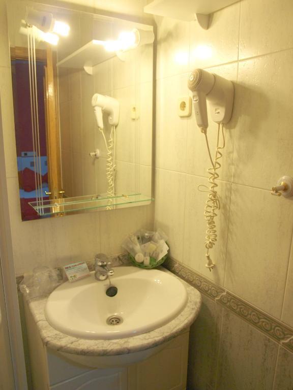 Hostal El Parque San Martín de la Vega Eksteriør billede