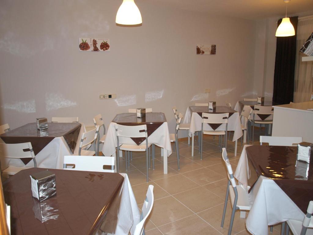 Hostal El Parque San Martín de la Vega Eksteriør billede