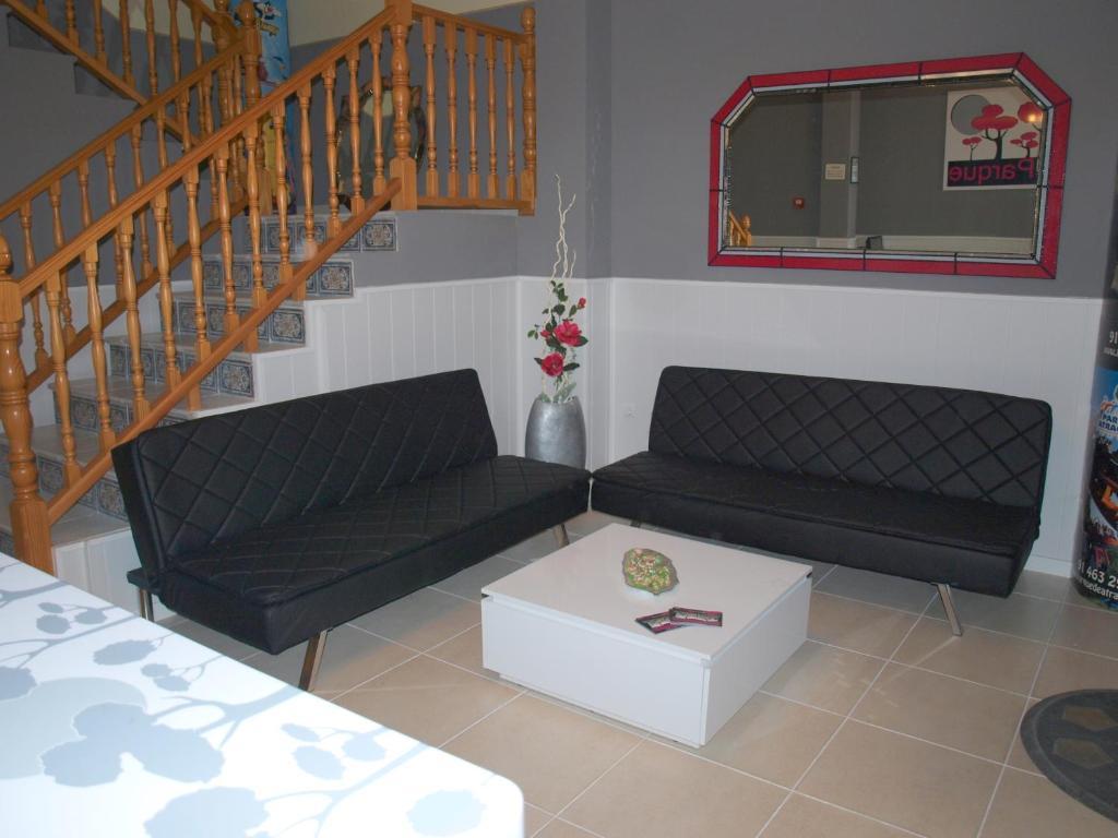 Hostal El Parque San Martín de la Vega Eksteriør billede